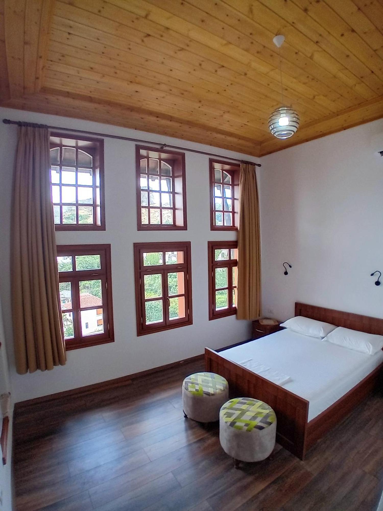 Gasthuis House H Gjirokastër